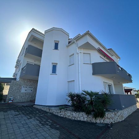 Apartment Karlo Novalja Exterior foto
